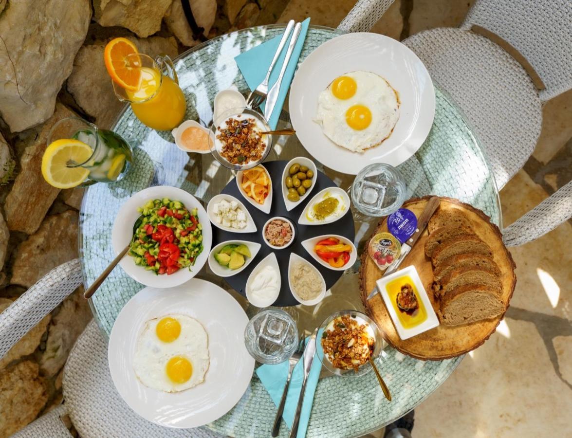 Hotel שניר 119 - סוויטה מדהימה לזוגות וסוויטה קסומה למשפחות בכפר ורדים Extérieur photo