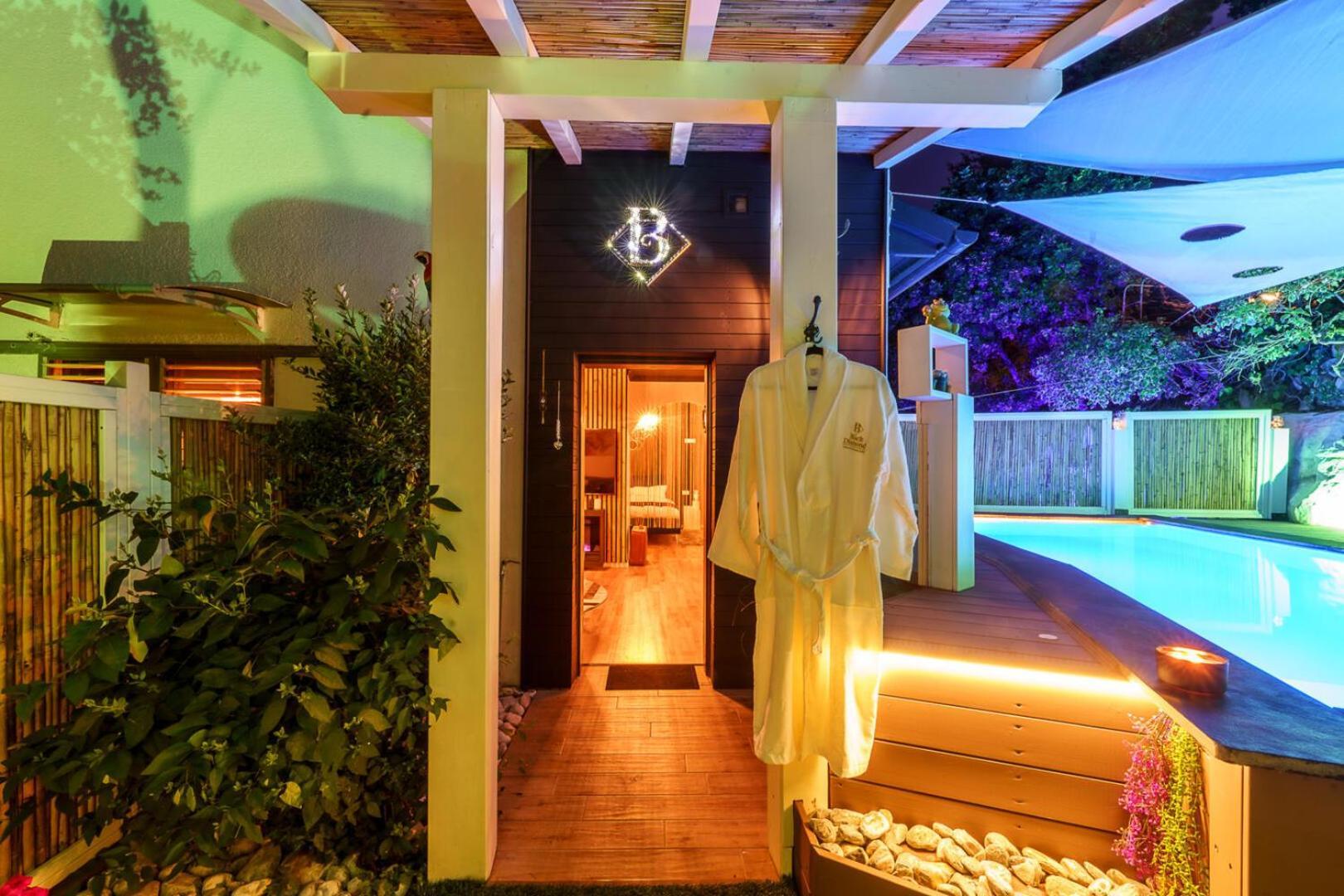 Hotel שניר 119 - סוויטה מדהימה לזוגות וסוויטה קסומה למשפחות בכפר ורדים Extérieur photo