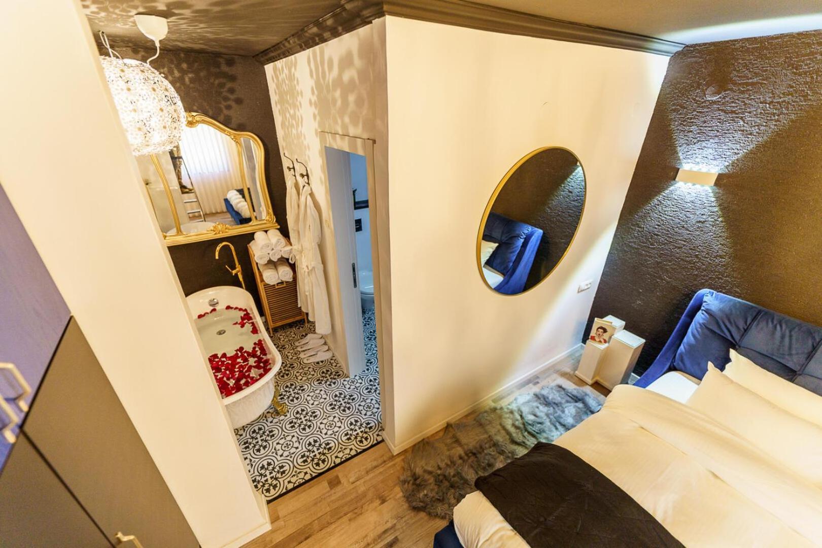 Hotel שניר 119 - סוויטה מדהימה לזוגות וסוויטה קסומה למשפחות בכפר ורדים Extérieur photo